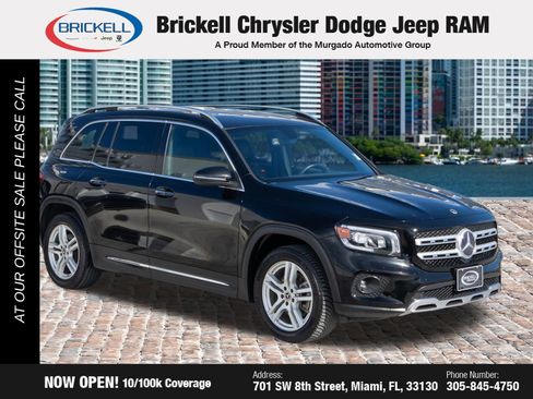 Used 2021 Mercedes-Benz GLB 250 4MATIC w/ Premium Package image 3
