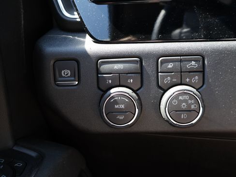 Used 2025 Chevrolet Silverado 1500 LTZ w/ LTZ Convenience Package II image 39