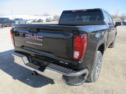 New 2026 GMC Sierra 1500 SLE image 5