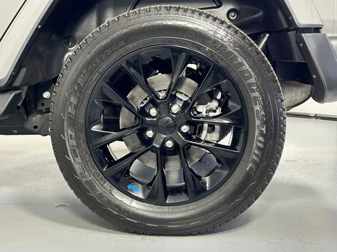 Used 2023 Jeep Wrangler Unlimited Sahara w/ Cold Weather Group AWD/4WD image 34