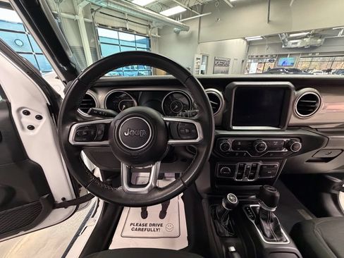 Used 2018 Jeep Wrangler Unlimited Sahara w/ Uconnect 4C Nav & Sound Group AWD/4WD image 8