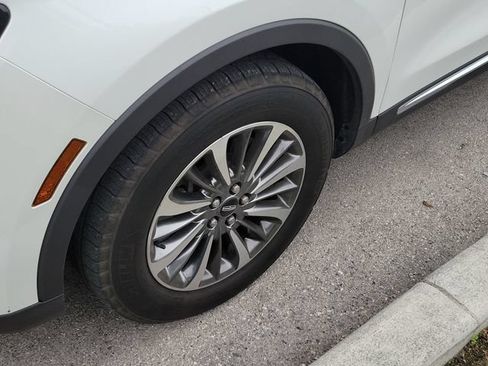 Used 2022 Lincoln Nautilus FWD w/ Premium Package image 3