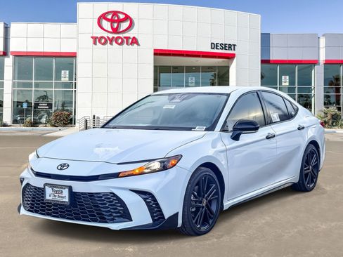 New 2026 Toyota Camry Hybrid FWD image 3