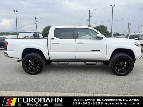 Used 2021 Toyota Tacoma SR5 RWD image 6