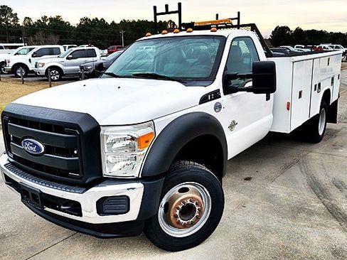 Used 2016 Ford F550 2WD Regular Cab Super Duty image 3