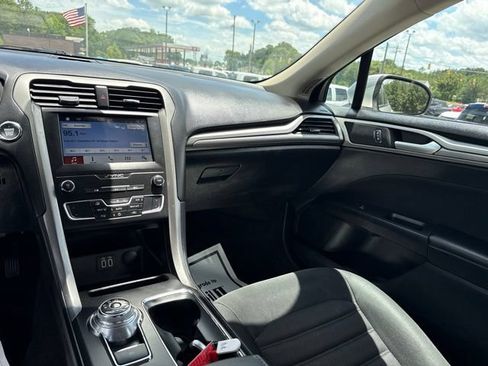 Used 2019 Ford Fusion SE FWD image 20