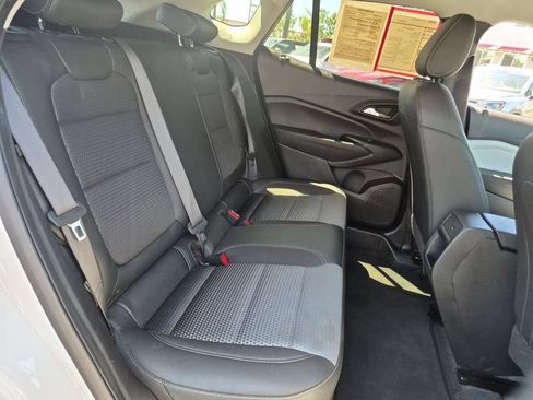 Used 2025 Chevrolet Trax LT w/ LT Convenience Package FWD image 30