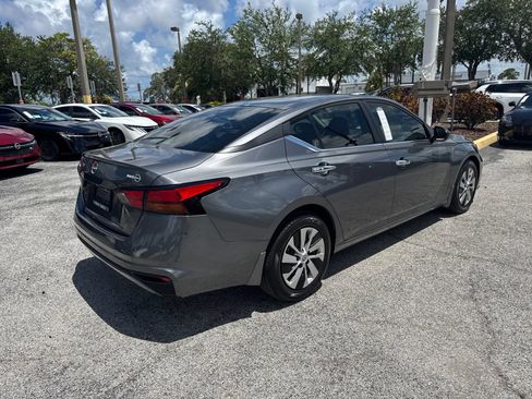 Used 2024 Nissan Altima 2.5 S FWD image 10