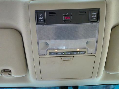 Used 2013 Lexus LX 570 4WD w/ Luxury Pkg w/Pre-crash image 44