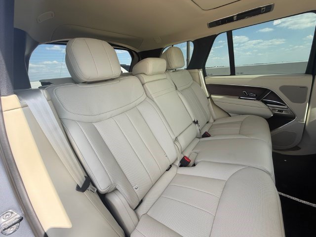 Certified 2026 Land Rover Range Rover SE AWD/4WD image 17