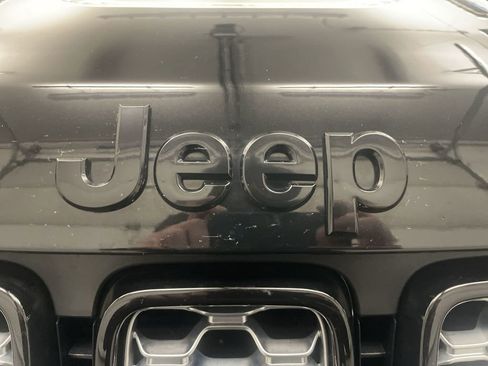 Used 2020 Jeep Grand Cherokee Altitude AWD/4WD image 25