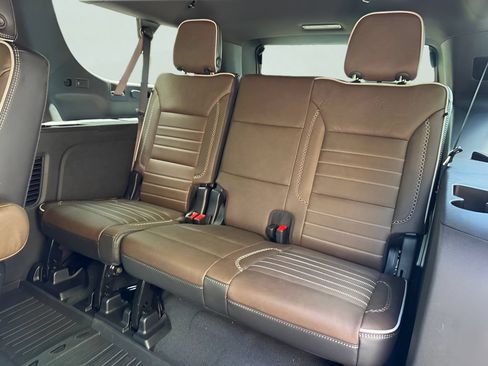 New 2026 GMC Yukon XL Denali Ultimate w/ LPO, Floor Liner Package AWD/4WD image 17