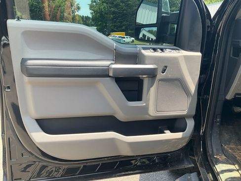 Used 2022 Ford F250 XLT w/ XLT Premium Package AWD/4WD image 17