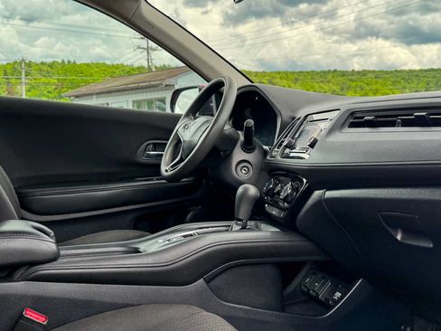 Used 2016 Honda HR-V LX image 10
