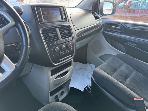 Used 2019 Dodge Grand Caravan SE w/ Rear Park Assist Package image 8