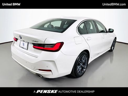 Used 2025 BMW 330i Sedan w/ Convenience Package RWD image 5
