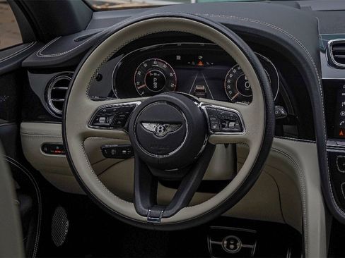 Certified 2024 Bentley Bentayga Extended Wheelbase image 40