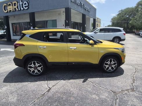 Used 2021 Kia Seltos SX w/ SX Sunroof Package AWD/4WD image 4