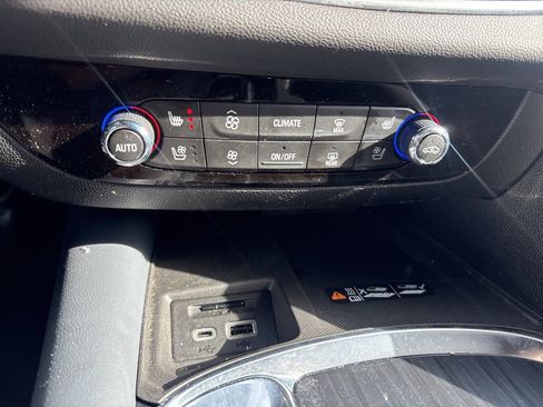 Used 2022 Buick Enclave Premium image 31