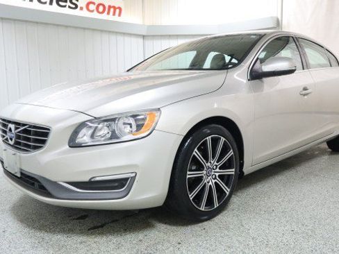Used 2017 Volvo S60 T5 Inscription AWD/4WD image 2