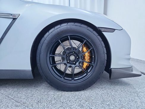 Used 2010 Nissan GT-R Premium AWD/4WD image 29
