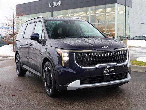 Used 2025 Kia Carnival EX image 1