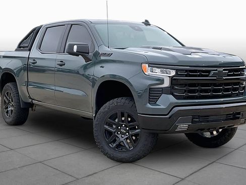 Used 2025 Chevrolet Silverado 1500 LT Trail Boss w/ Convenience Package II AWD/4WD image 3