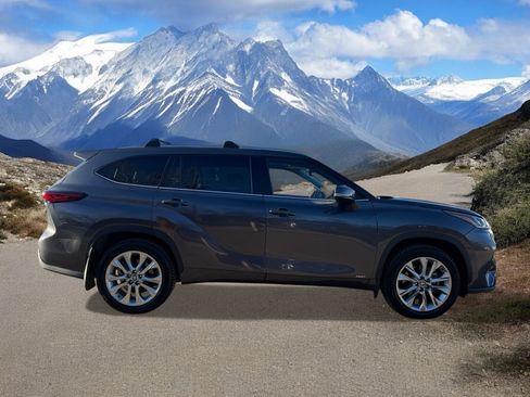 Used 2022 Toyota Highlander Limited image 6