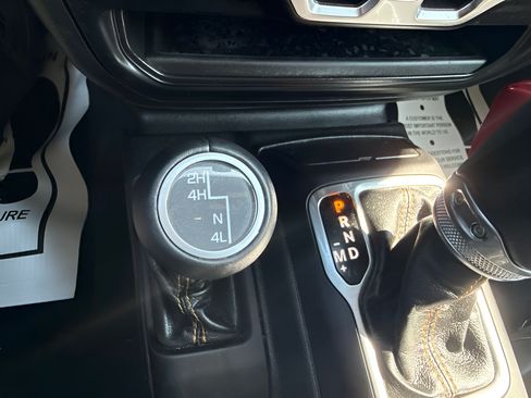 Used 2021 Jeep Wrangler Unlimited Sahara AWD/4WD image 33