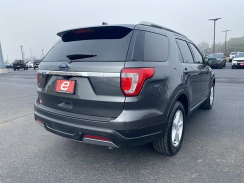 Used 2019 Ford Explorer XLT image 7