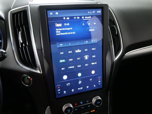 Used 2023 Ford Edge Titanium w/ Class II Trailer Tow Package AWD/4WD image 22