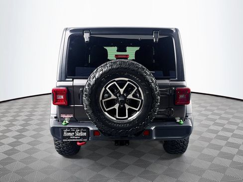 Used 2025 Jeep Wrangler Unlimited Rubicon AWD/4WD image 6