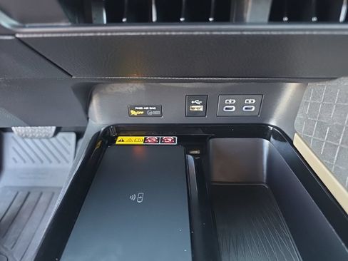 Used 2025 Toyota Camry XLE w/ Premium Plus Package FWD image 22