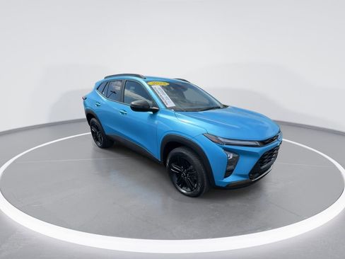 Used 2025 Chevrolet Trax ACTIV w/ Driver Confidence Package image 2