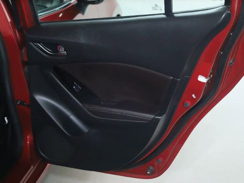 Used 2018 MAZDA MAZDA3 Touring FWD image 32