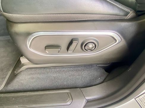 Used 2025 Jeep Wagoneer L Series II AWD/4WD image 45