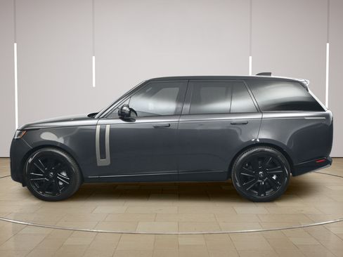 Used 2023 Land Rover Range Rover SE AWD/4WD image 2