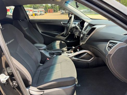 Used 2013 Hyundai Veloster FWD image 16