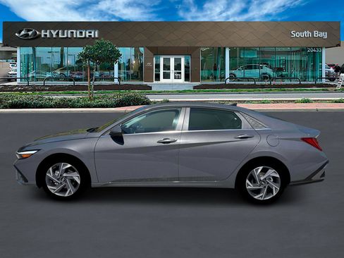 New 2026 Hyundai Elantra Limited image 3