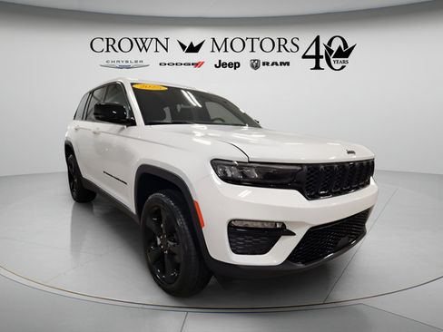 Used 2025 Jeep Grand Cherokee Limited w/ Black Appearance Package AWD/4WD image 1