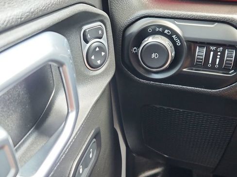 Used 2022 Jeep Wrangler Unlimited Rubicon w/ LED Lighting Group AWD/4WD image 38