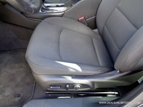 Used 2017 Chevrolet Malibu LT FWD image 8