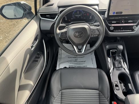 Used 2025 Toyota Corolla XSE image 16