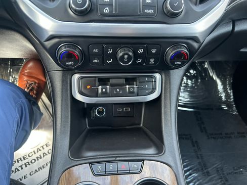 Used 2020 GMC Acadia SLE FWD image 26
