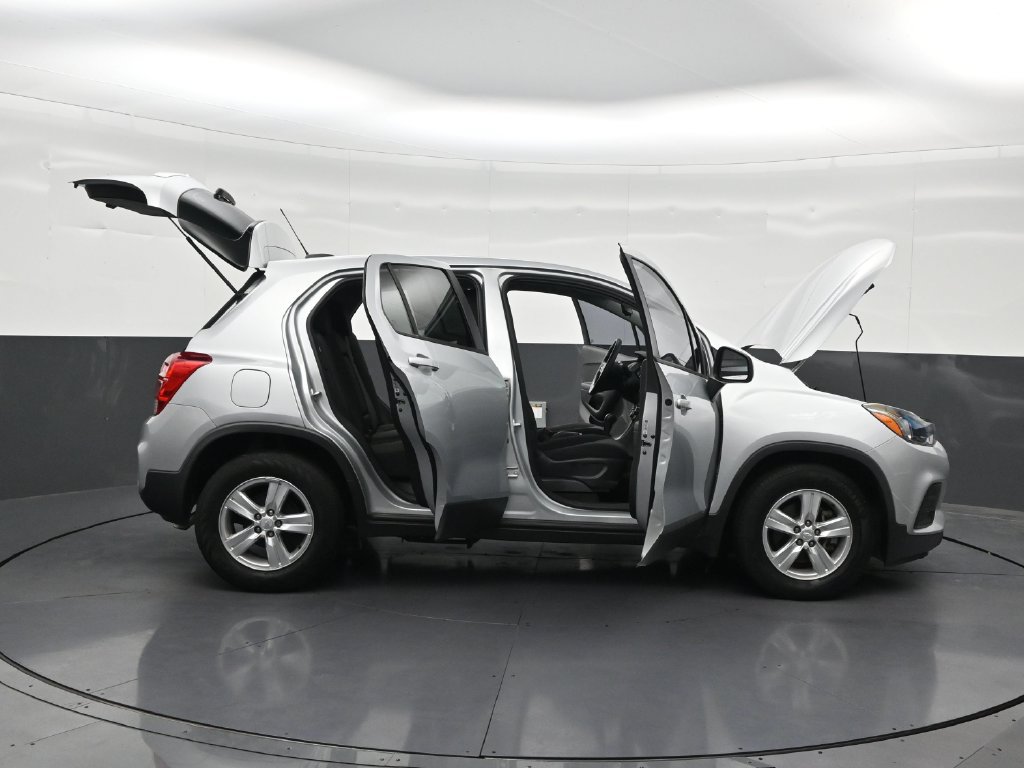Used 2020 Chevrolet Trax LS FWD image 32