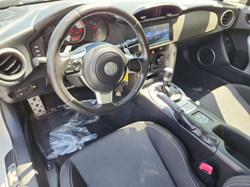 Used 2020 Toyota 86 RWD image 14