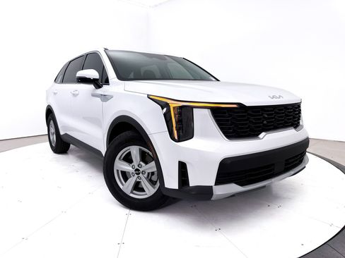Certified 2024 Kia Sorento LX FWD image 1