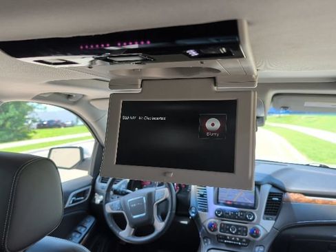 Used 2015 GMC Yukon XL Denali w/ Premium Package AWD/4WD image 4