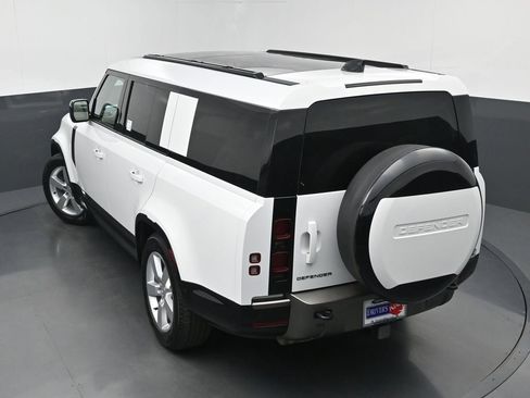 Used 2025 Land Rover Defender 130 X-Dynamic SE AWD/4WD image 38