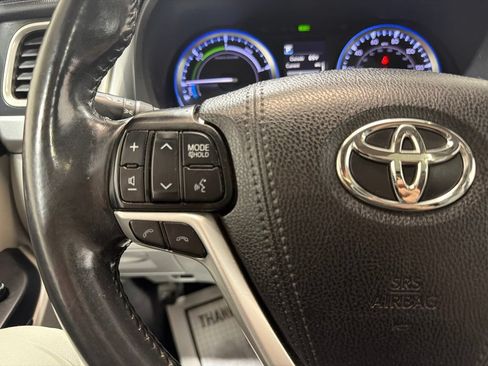 Used 2019 Toyota Highlander XLE AWD/4WD image 28